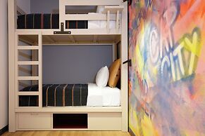 Moxy Richmond Downtown