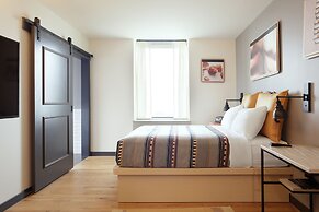 Moxy Richmond Downtown