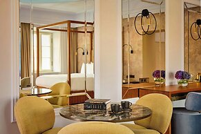 Hotel Verte, Warsaw, Autograph Collection