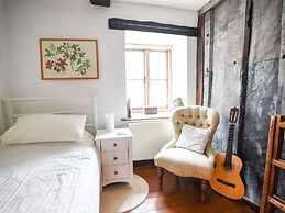 Apt 1 44/45 Coombe Street