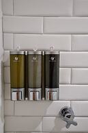 Summit Pinheiros by Okaeri Home Aparts