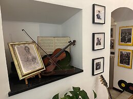 RED AND BLUES MUSIC HOTEL GENOVA