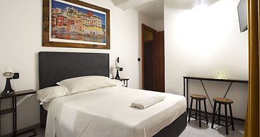 RED AND BLUES MUSIC HOTEL GENOVA