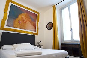 RED AND BLUES MUSIC HOTEL GENOVA