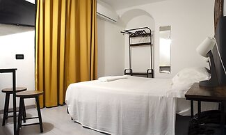 RED AND BLUES MUSIC HOTEL GENOVA