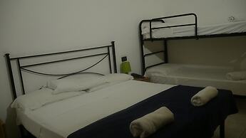 RED AND BLUES MUSIC HOTEL GENOVA