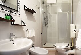 RED AND BLUES MUSIC HOTEL GENOVA