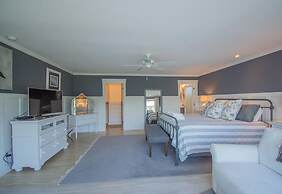 5 Bed Sleeps 12 With Water Views