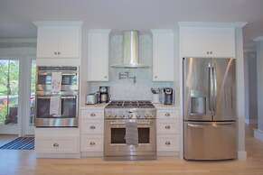 5 Bed Sleeps 12 With Water Views