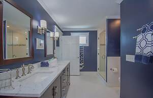 5 Bed Sleeps 12 With Water Views