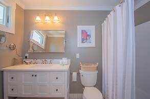 5 Bed Sleeps 12 With Water Views