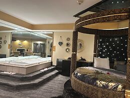 Inn of the Dove - Luxury Romantic Suites with Jacuzzi & Fireplace at H