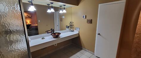 Inn of the Dove - Luxury Romantic Suites with Jacuzzi & Fireplace at H