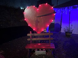 Inn of the Dove - Luxury Romantic Suites with Jacuzzi & Fireplace at H