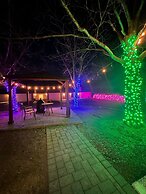 Inn of the Dove - Luxury Romantic Suites with Jacuzzi & Fireplace at H