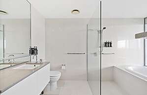 Circle on Cavill - Coastal Letting