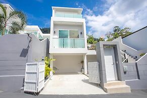 Elegant Designer 4BR Pool Villa Skylight