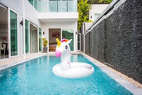 Elegant Designer 4BR Pool Villa Skylight