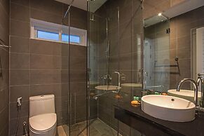 Elegant Designer 4BR Pool Villa Skylight