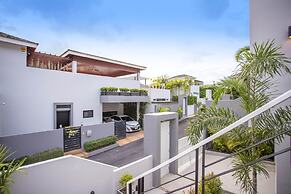 Elegant Designer 4BR Pool Villa Skylight