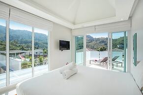 Elegant Designer 4BR Pool Villa Skylight