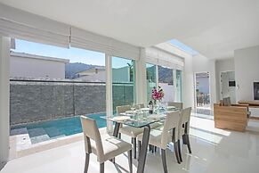 Elegant Designer 4BR Pool Villa Skylight