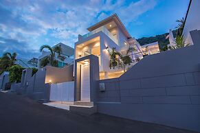 Elegant Designer 4BR Pool Villa Skylight