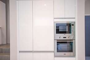 Elegant Designer 4BR Pool Villa Skylight