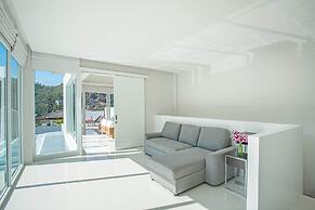 Elegant Designer 4BR Pool Villa Skylight