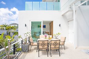 Elegant Designer 4BR Pool Villa Skylight