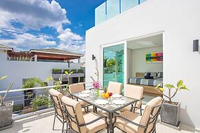 Elegant Designer 4BR Pool Villa Skylight