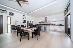 Grand Tropical Pool Villa Oxavia NaiHarn