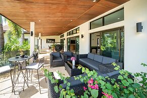 Grand Tropical Pool Villa Oxavia NaiHarn