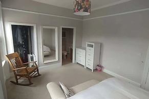 Spacious 4 Bedroom Home in Drumcondra