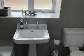 Cottage - Sleeps 6 - Garden - Parking