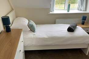 Cottage - Sleeps 6 - Garden - Parking