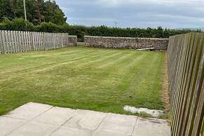 Cottage - Sleeps 6 - Garden - Parking