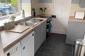Cottage - Sleeps 6 - Garden - Parking