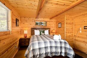 Village Bear 3 Bedroom Cabin by Redawning