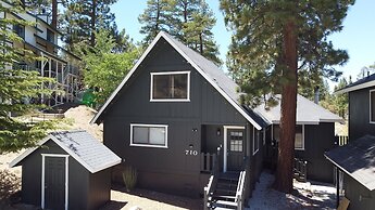 Village Bear 3 Bedroom Cabin by Redawning