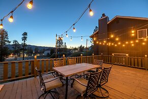 Village Bear 3 Bedroom Cabin by Redawning