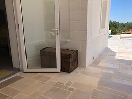 Impeccable 3-bed Villa in Contrada Sessana Grande