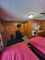 Two Rivers Motel and Cabins