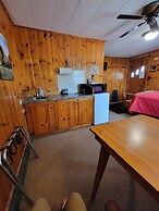 Two Rivers Motel and Cabins
