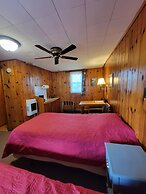 Two Rivers Motel and Cabins
