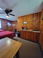 Two Rivers Motel and Cabins