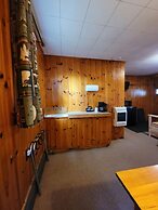 Two Rivers Motel and Cabins