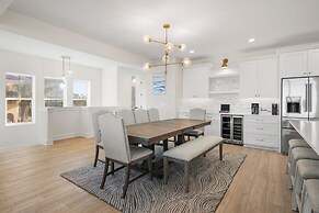 9866beachsidebeautypcwh - Beachside Beauty at Surfview Paradise