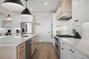 9866beachsidebeautypcwh - Beachside Beauty at Surfview Paradise