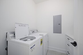 9866beachsidebeautypcwh - Beachside Beauty at Surfview Paradise